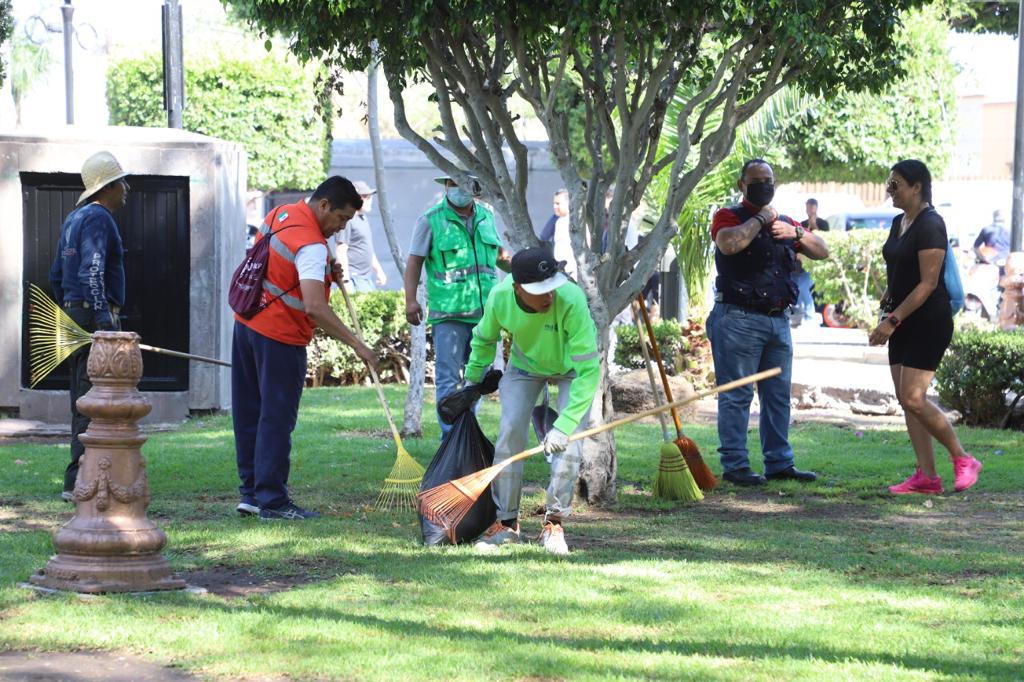  Vecinos de Tequis se suman al Ayuntamiento para mejorar el emblemático jardín